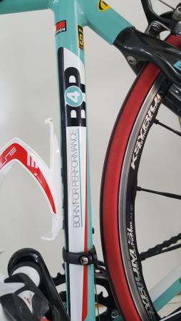 bianchi4.jpg.5f7b389beb48d1bde0edf53d861f4903.jpg