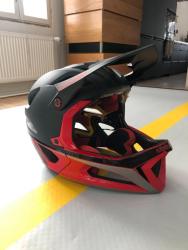 Helmet 5.jpg